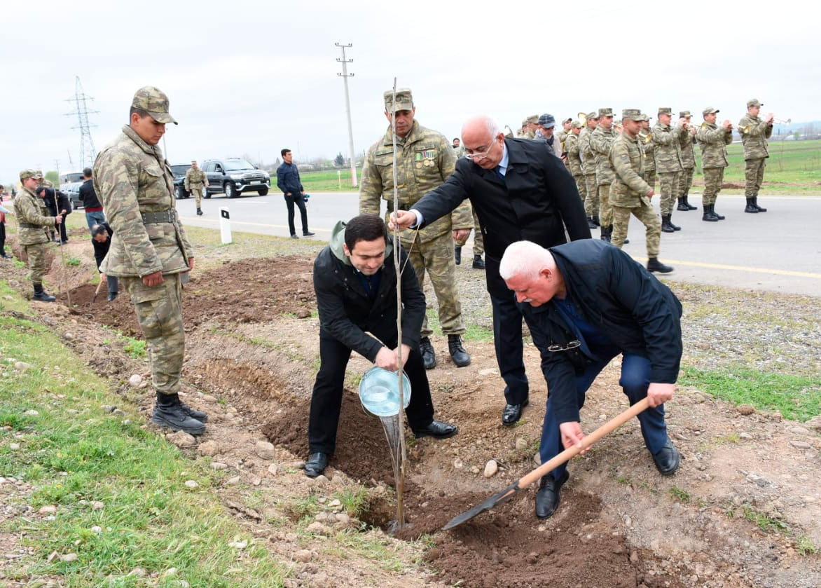 Jurnalistlər Təhsil Nazirliyinin cəbhə turunu alqışladılar – “Onlar milli maraqların daşıyıcıları deyillər” 
