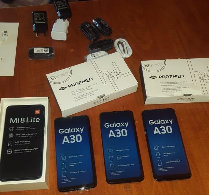 &Ouml;lkəyə qanunsuz gətirilən telefon aşkarlandı