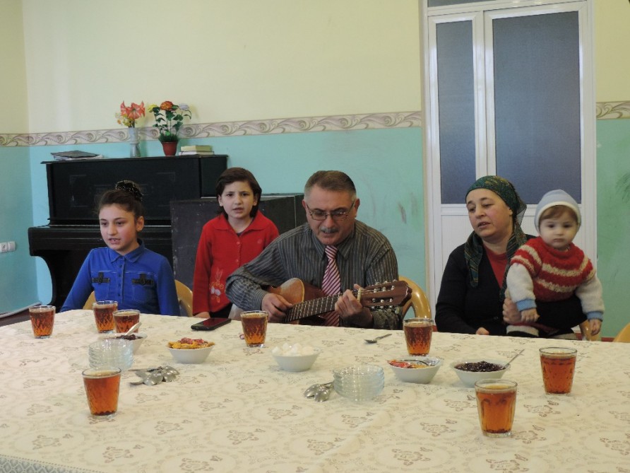 11 uşaqlı ailə - Kiçiyi 10 aylıq, böyüyü 22 yaşında - FOTOLAR