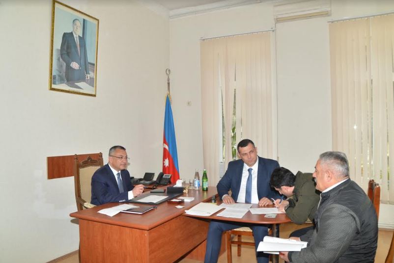 R&ouml;vşən Rzayev vətəndaşları dinlədi