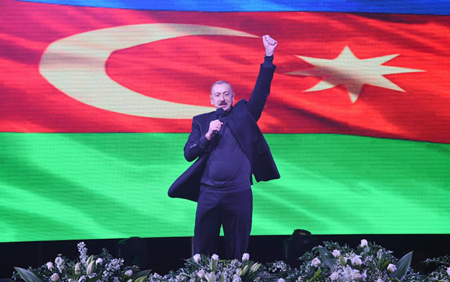 Xalqa xidmətin təntənəsi...