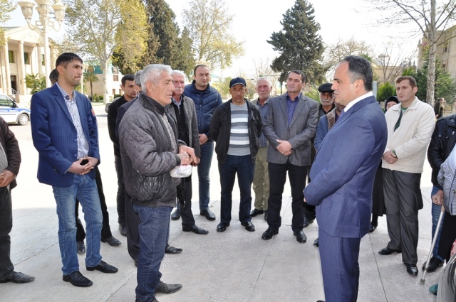 İcra baş&ccedil;ısı əhalinin qaldırdığı problemləri araşdırdı - FOTO 