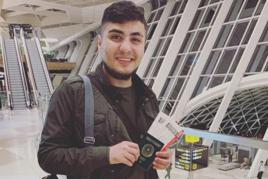 Qalmaqallı bloger Azərbaycanı tərk etdi