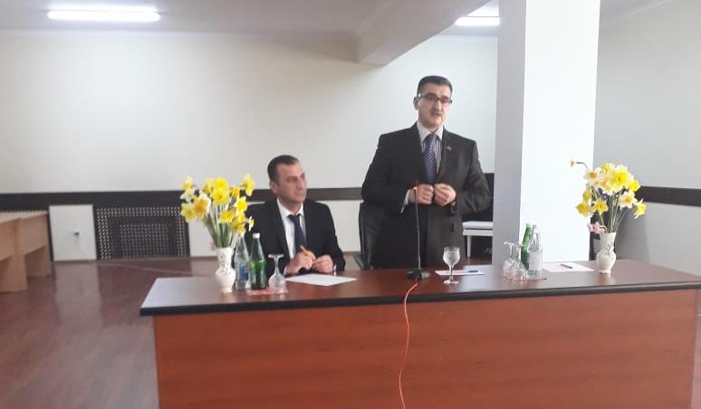 Deputat İsmayıllı gəncləri ilə g&ouml;r&uuml;şd&uuml;
