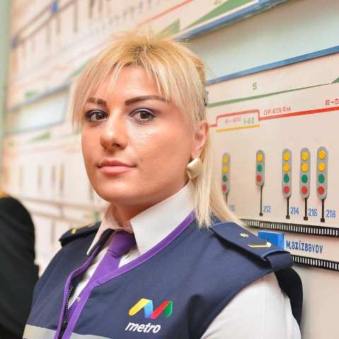 Bakı metrosunda ilk qadın maşinistin FOTOSU