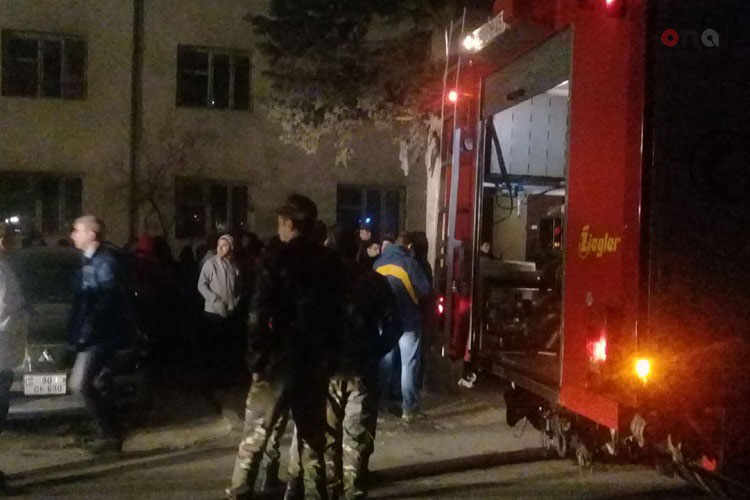 Bakıda 16 mərtəbəli binadakı yanğın söndürülüb