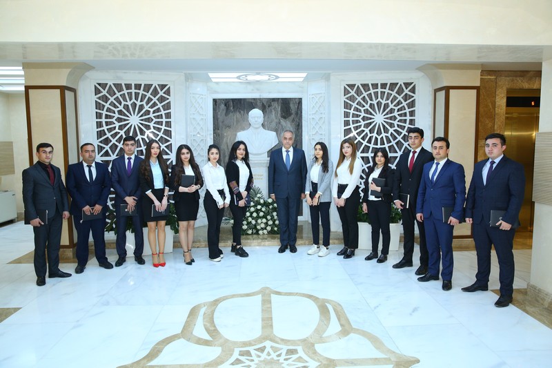 Binəqədi icra başçısı könüllülərlə görüşdü