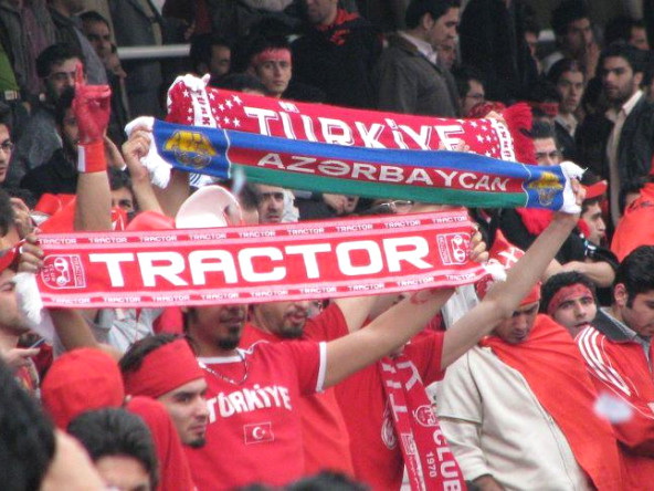 “Traktor”un oyununda qarşıdurma: xeyli yaralı var - VİDEO