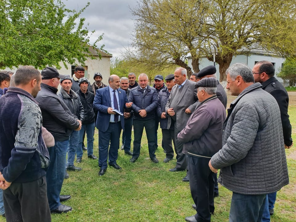 Deputat şikayətləri dinlədi
