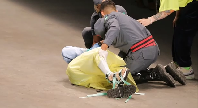 Braziliyada maneken səfilə zamanı podiumda ölüb