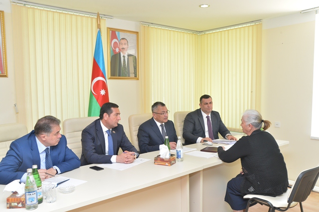 Rövşən Rzayev İsmayıllıda vətəndaşları qəbul etdi