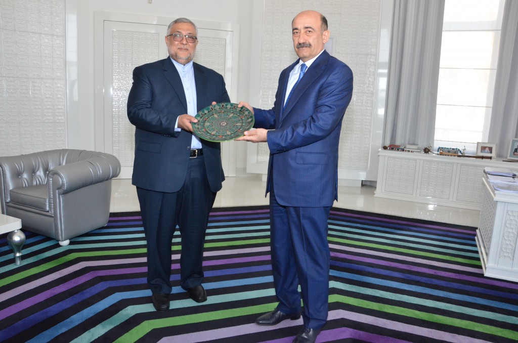 Əbülfəs Qarayev İranın Mədəniyyət və İslami Əlaqələr Təşkilatının sədri ilə görüşdü