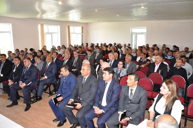Goranboyun icra başçısı Veyisli sakinlərinin problemini dinlədi