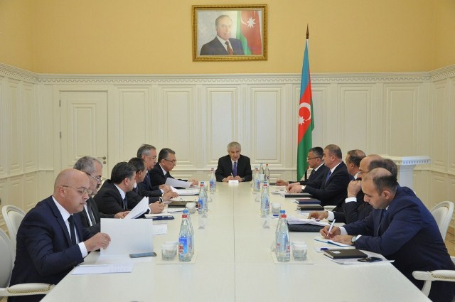 Hökumət köçkünlərin məskunlaşdığı binaların vəziyyətinə dair iclas keçirdi