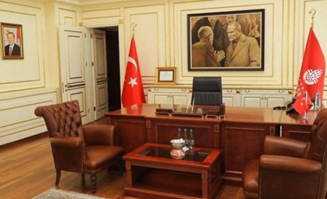 Əkrəm İmamoğlu Atatürkün şəklini Ərdoğanın şəklindən üstün tutdu - FOTO