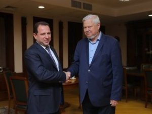 Anjey Kaspşik Ermənistanın müdafiə naziri ilə görüşdü