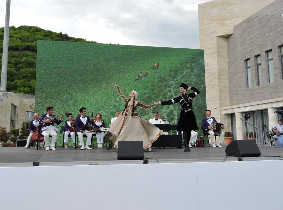 Heydər Əliyev Fondu Şəkidə konsert təşkil etdi - FOTOLAR