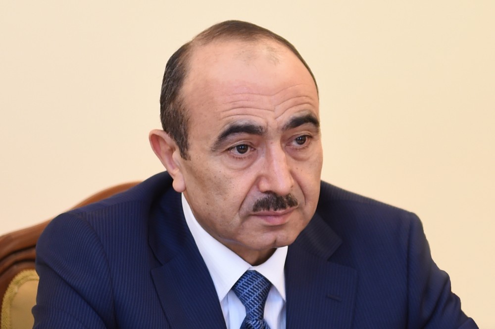 Əli Həsənov: “Təəssüflər olsun ki, Azərbaycan telekanalları nə Qazaxıstanda, nə də Qırğızıstanda yayımlanır” 