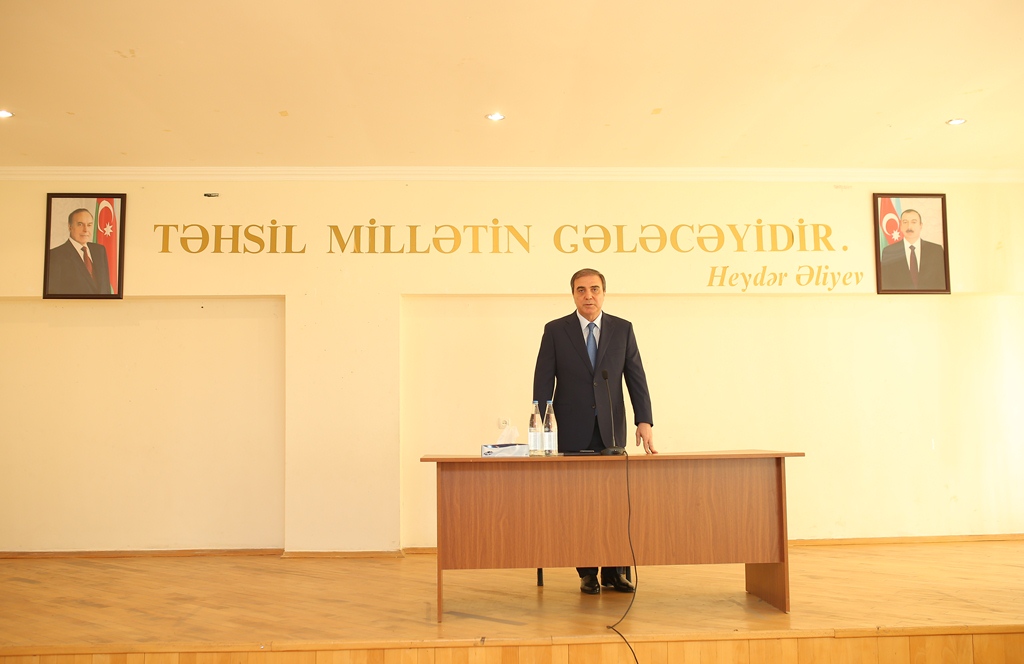 Gəncənin icra başçısı şikayətləri dinlədi