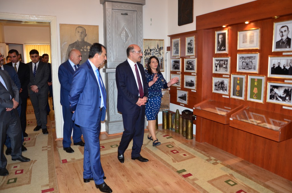 Nazir Əbülfəs Qarayev Lənkəranda mədəniyyət müəssisələrinə baş çəkib