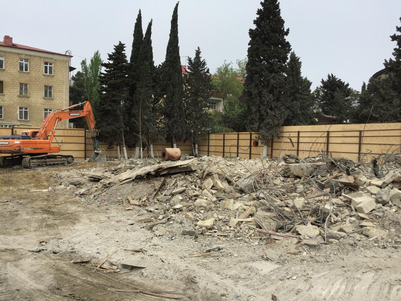 Ağaclarla bağlı “Təbriz Center”in rəhbərinə məcburi göstəriş verildi