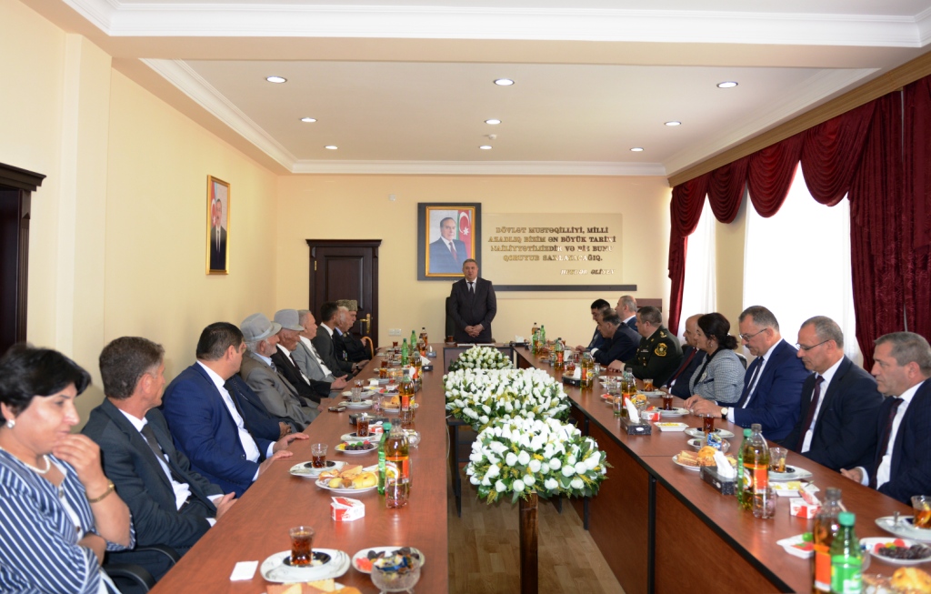 İcra başçısı veteranlarla görüşüb - FOTO  
