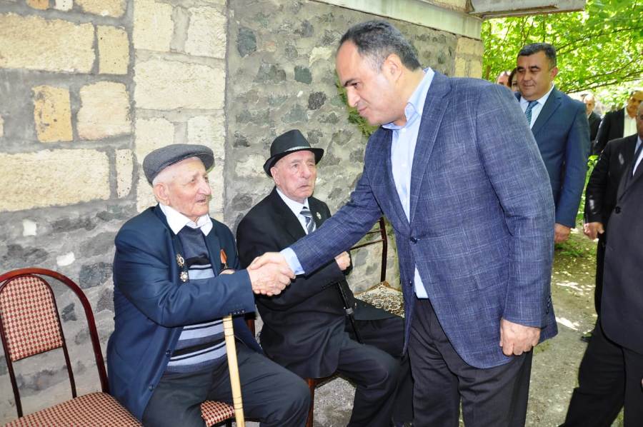 İcra başçısı Böyük Vətən Müharibəsi iştirakçısının evinə getdi