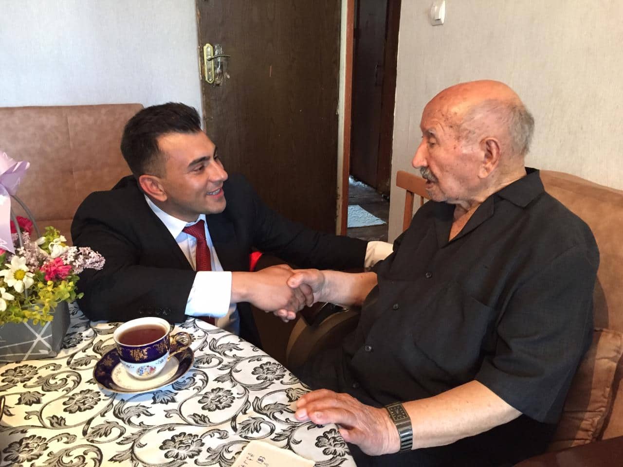 AzTV əməkdaşları müharibə veteranlarını belə təbrik etdi - FOTOLAR   