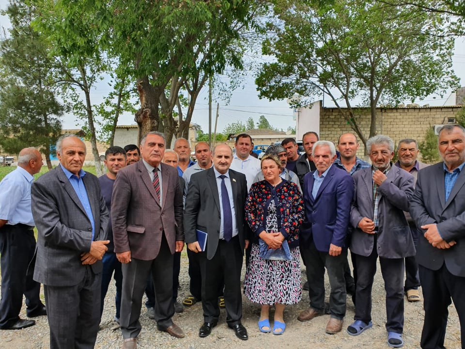 Çingiz Qənizadə seçiciləri ilə görüşlərini davam etdirir  