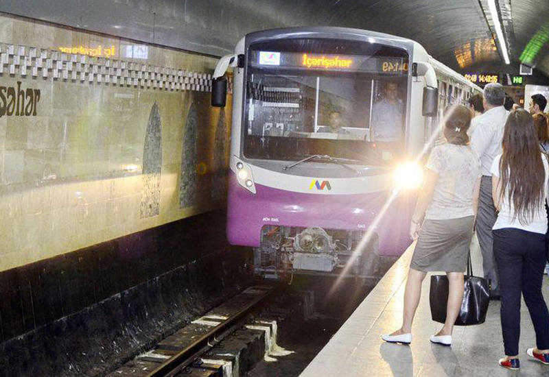 Metroda niyə sərnişin sıxlığı yaranıb? - AÇIQLAMA  