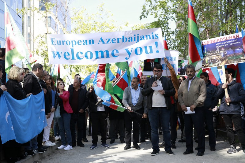 Avropa azərbaycanlıları Prezidentə dəstək aksiyası keçirib - FOTOLAR  