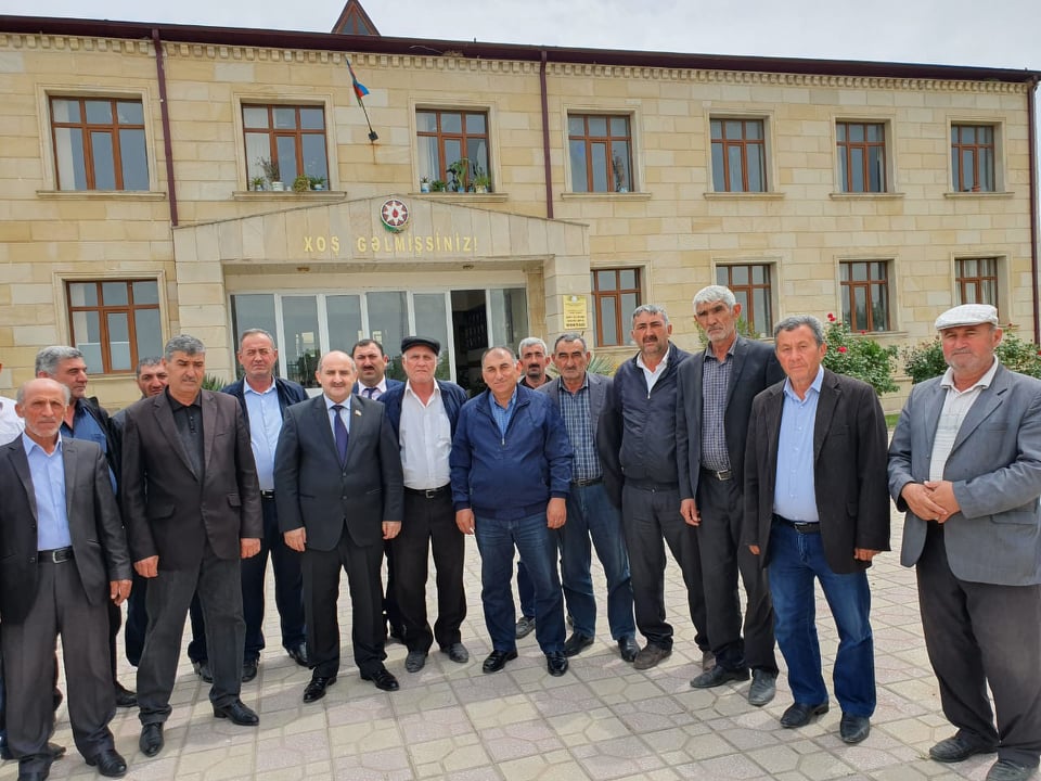 Deputat seçicilərini dinlədi  