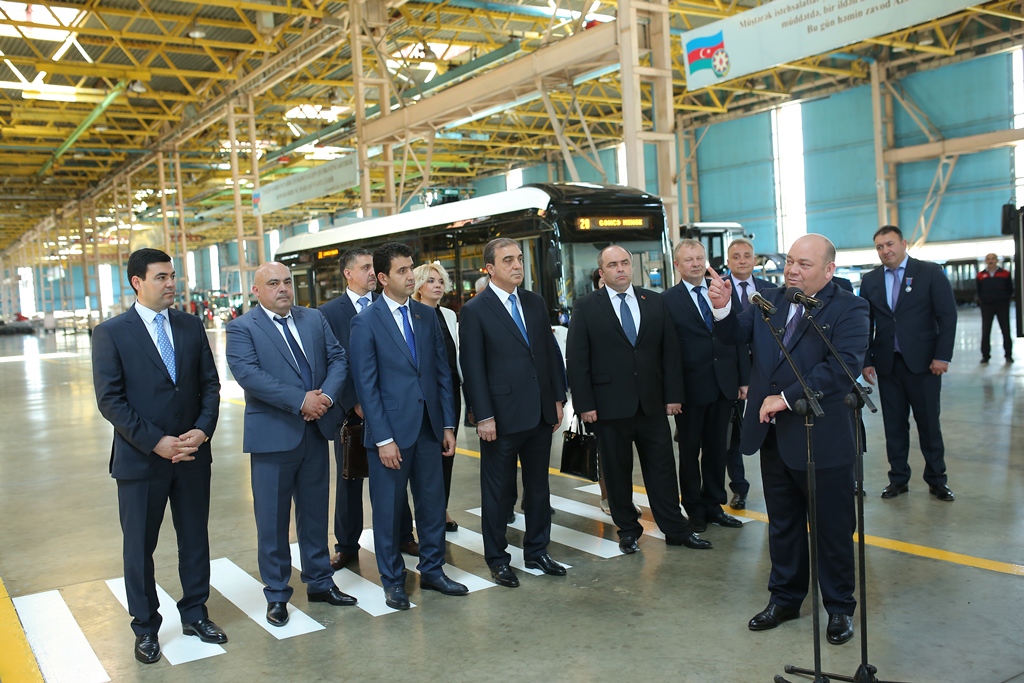 Gəncə Avtomobil Zavodunda ilk elektrobus və taxılyığan kombayn istehsal olundu - FOTO  