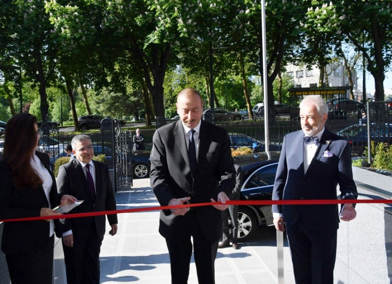 İlham Əliyev səfirliyin yeni binasının açılışında -FOTO