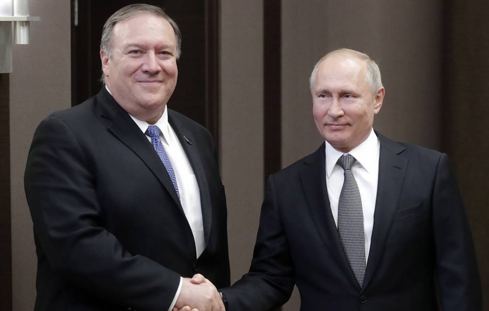 Putin Maykl Pompeo ilə görüşür  