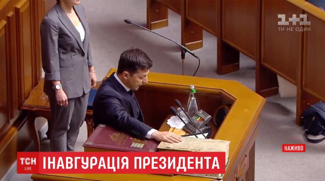 Ukraynanın yeni prezidenti and içdi - Rada buraxıldı