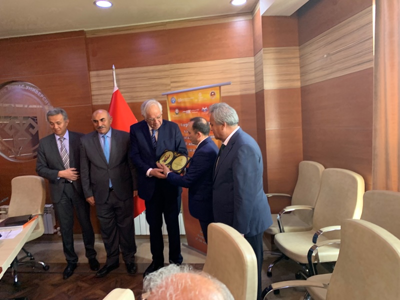 TÜRKSOY Hidayət Orucova xatirə medalı verdi