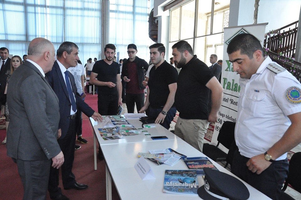 LDU-da  açıq qapı günü və məzun yarmarkası keçirilib - FOTO  