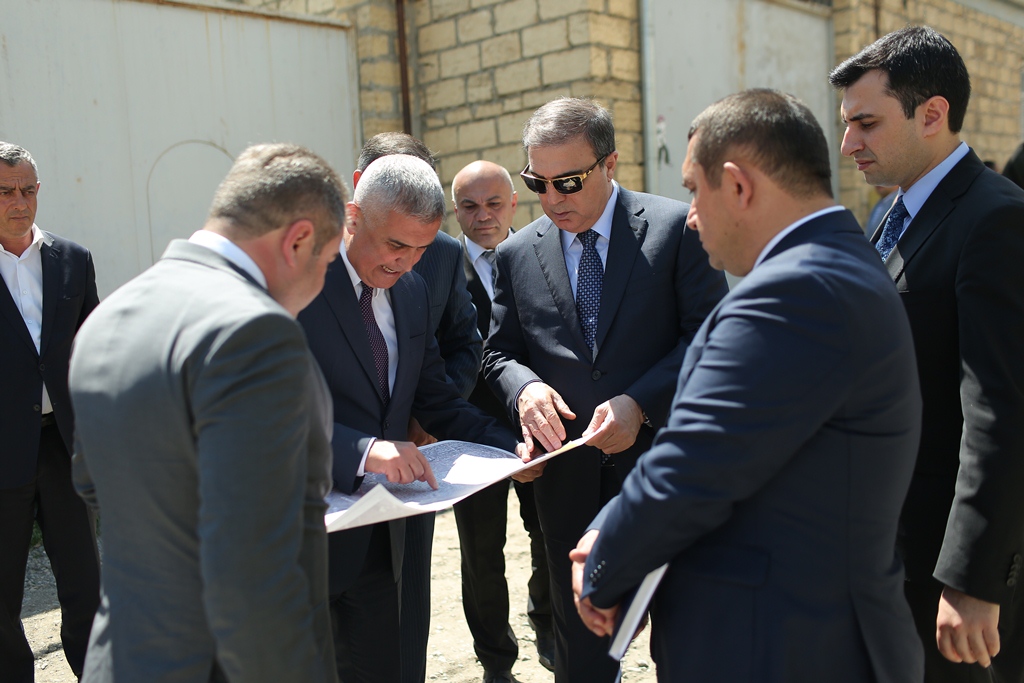 Niyazi Bayramov vətəndaşların müraciətlərini dinlədi  