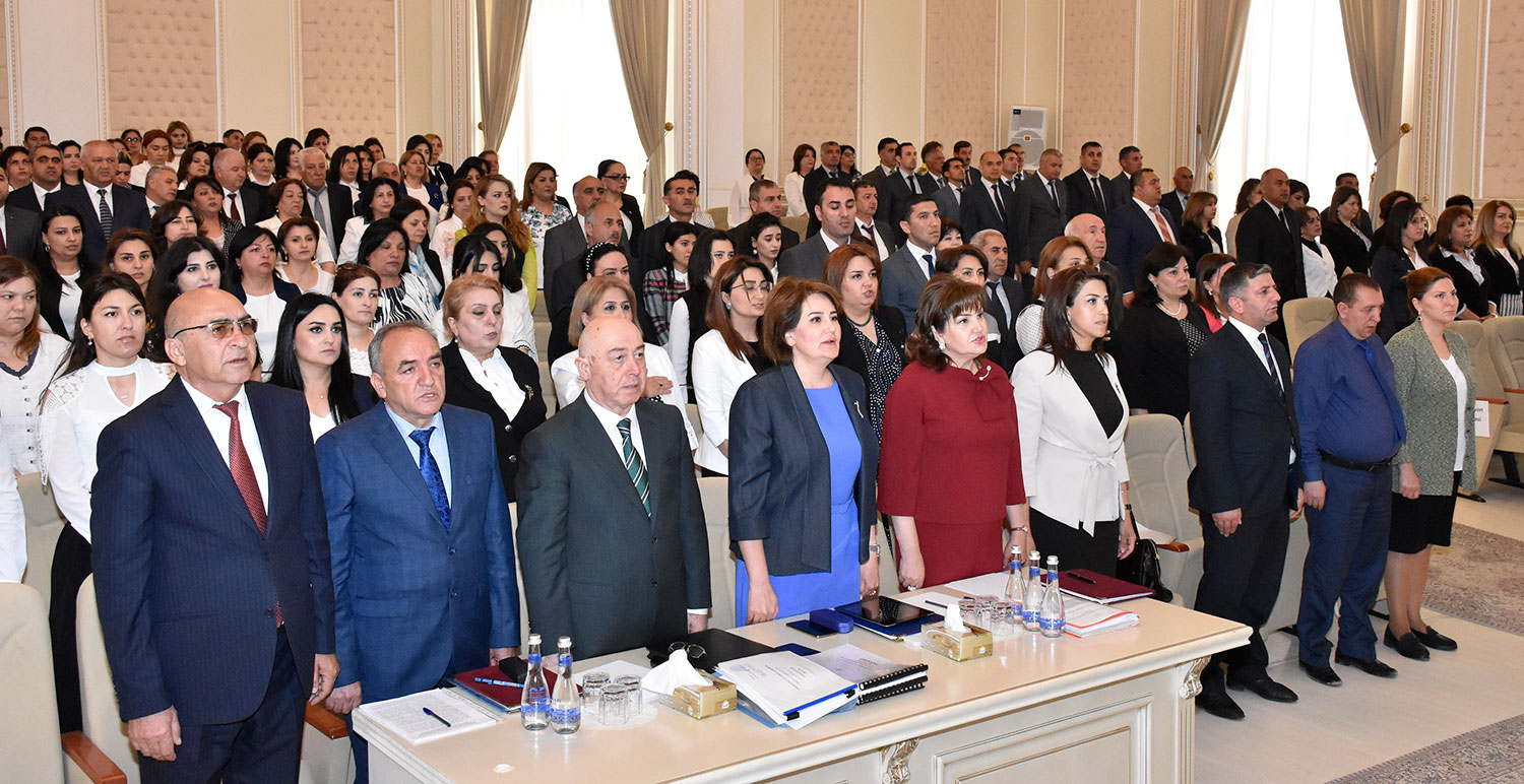 Nazir müavini Məhəbbət Vəliyeva təhsil şöbələrinin müdirləri ilə görüşdü