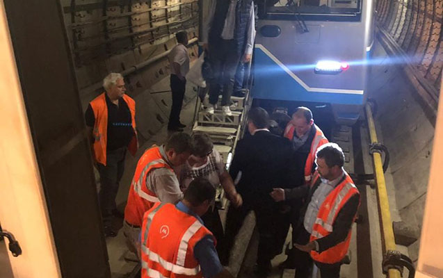 1000-dən çox sərnişin 3 saat metro tunelində qaldı