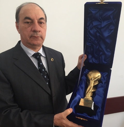 Əvəz Ələkbərov “Sülh səfiri” adına layiq görüldü