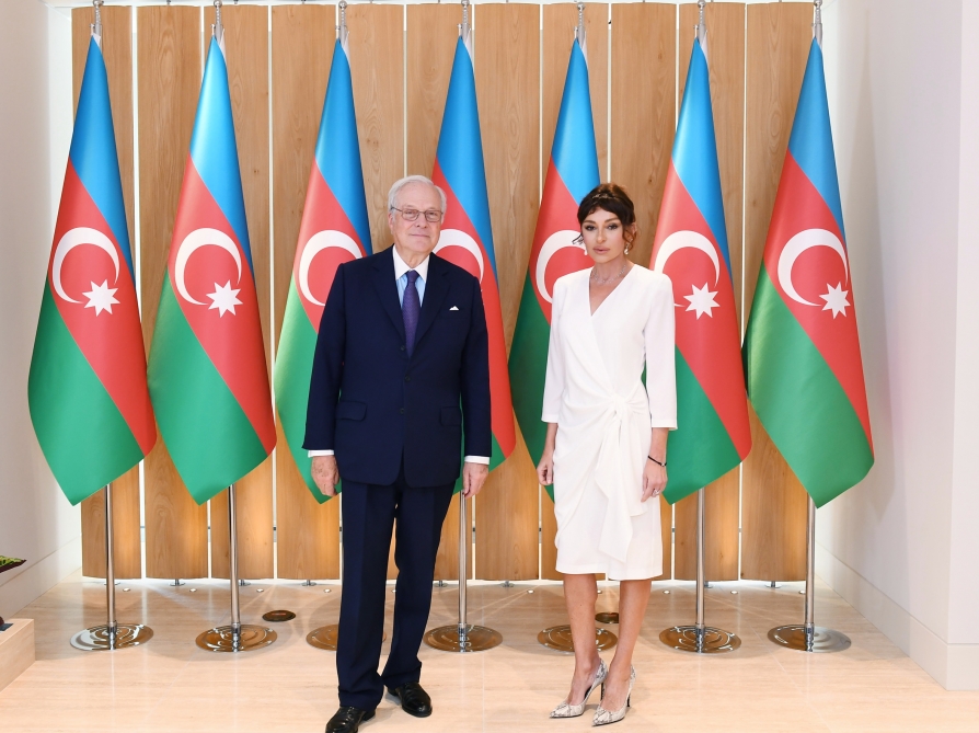 Mehriban Əliyeva “Rothschild Global Financial Advisory” şirkətinin rəhbəri ilə görüşdü