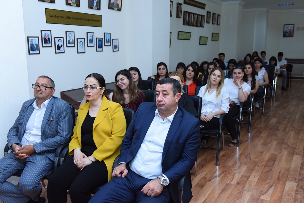 Argentina səfiri tələbələrlə görüşüb