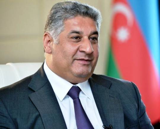 Azad Rəhimov portuqaliyalı futbolçunu təltif etdi