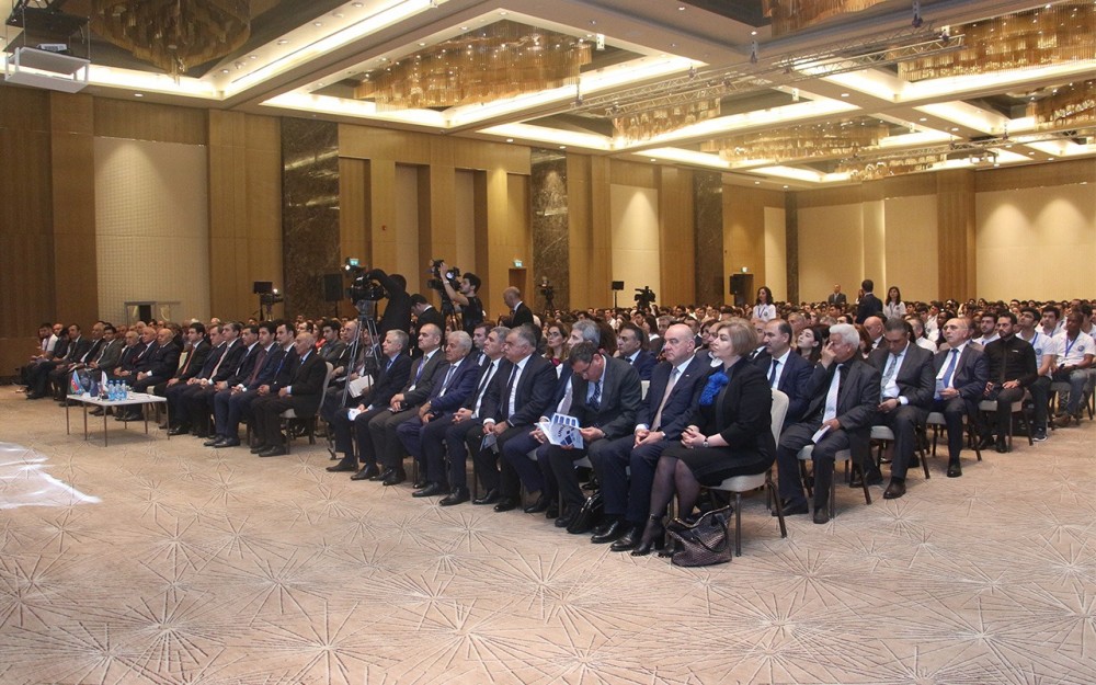 Magistrlərin I beynəlxalq elmi konfransı keçirildi - FOTOLAR
