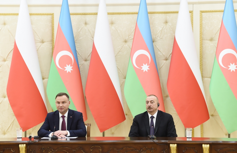Polşa prezidentinin şərəfinə rəsmi ziyafət verilib