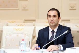 “Onların dostları, uşaqlıq sevgililəri olmur” – Uşaqlığı köçkünlük dövrünə düşən jurnalist