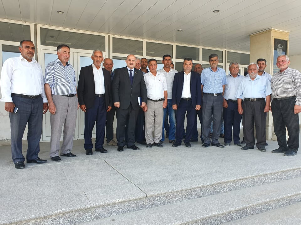 Çingiz Qənizadə seçicilərin problemlərini dinləyib  