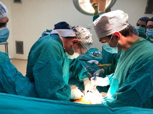 Bakıda 16 yaşlı qıza böyrək köçürülüb